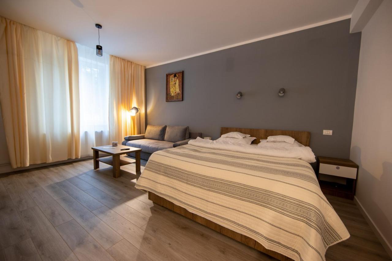 Central Place Apartment Timisoara 2 ภายนอก รูปภาพ